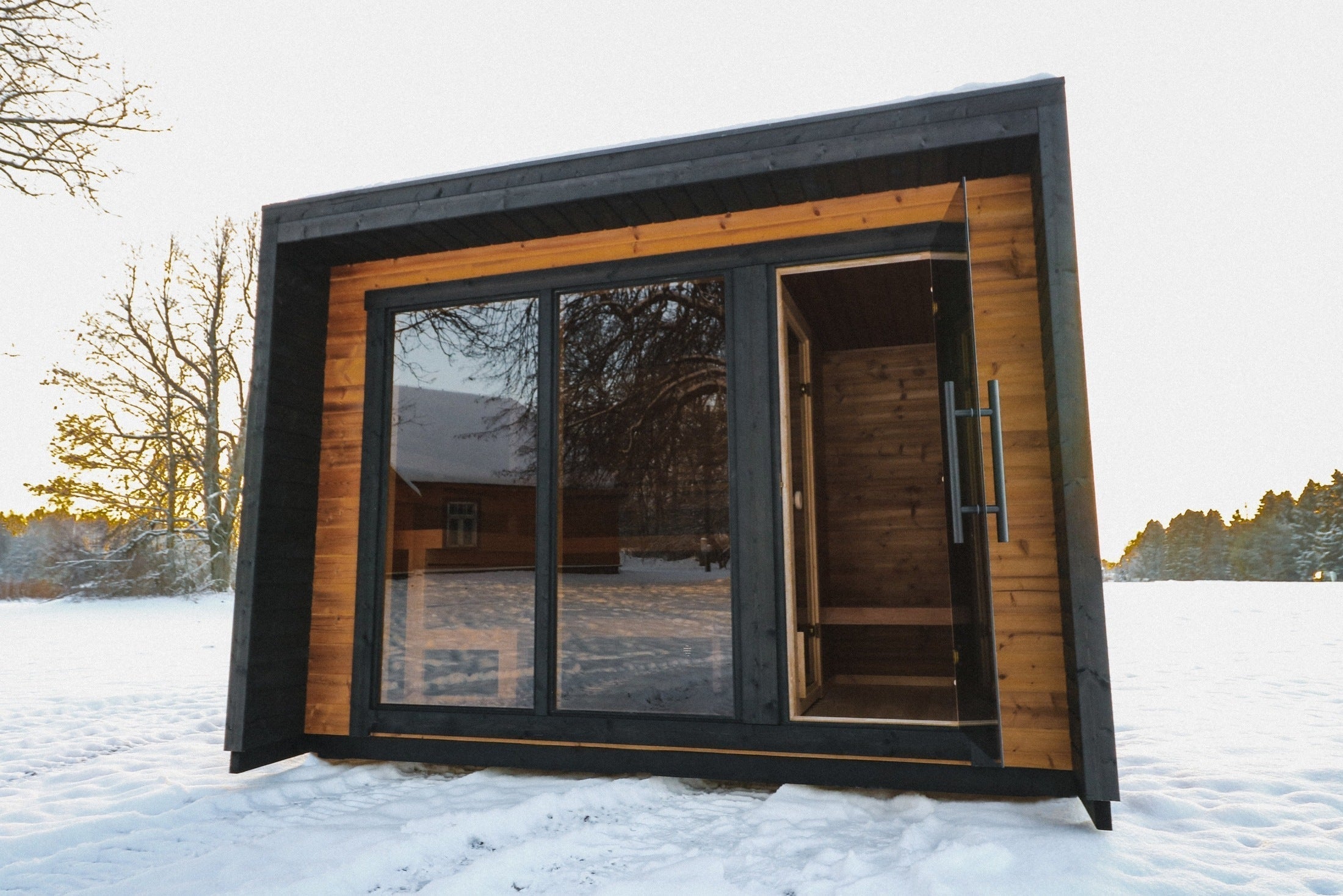 Leil Patio M 5 Person Outdoor Sauna with Changing Room