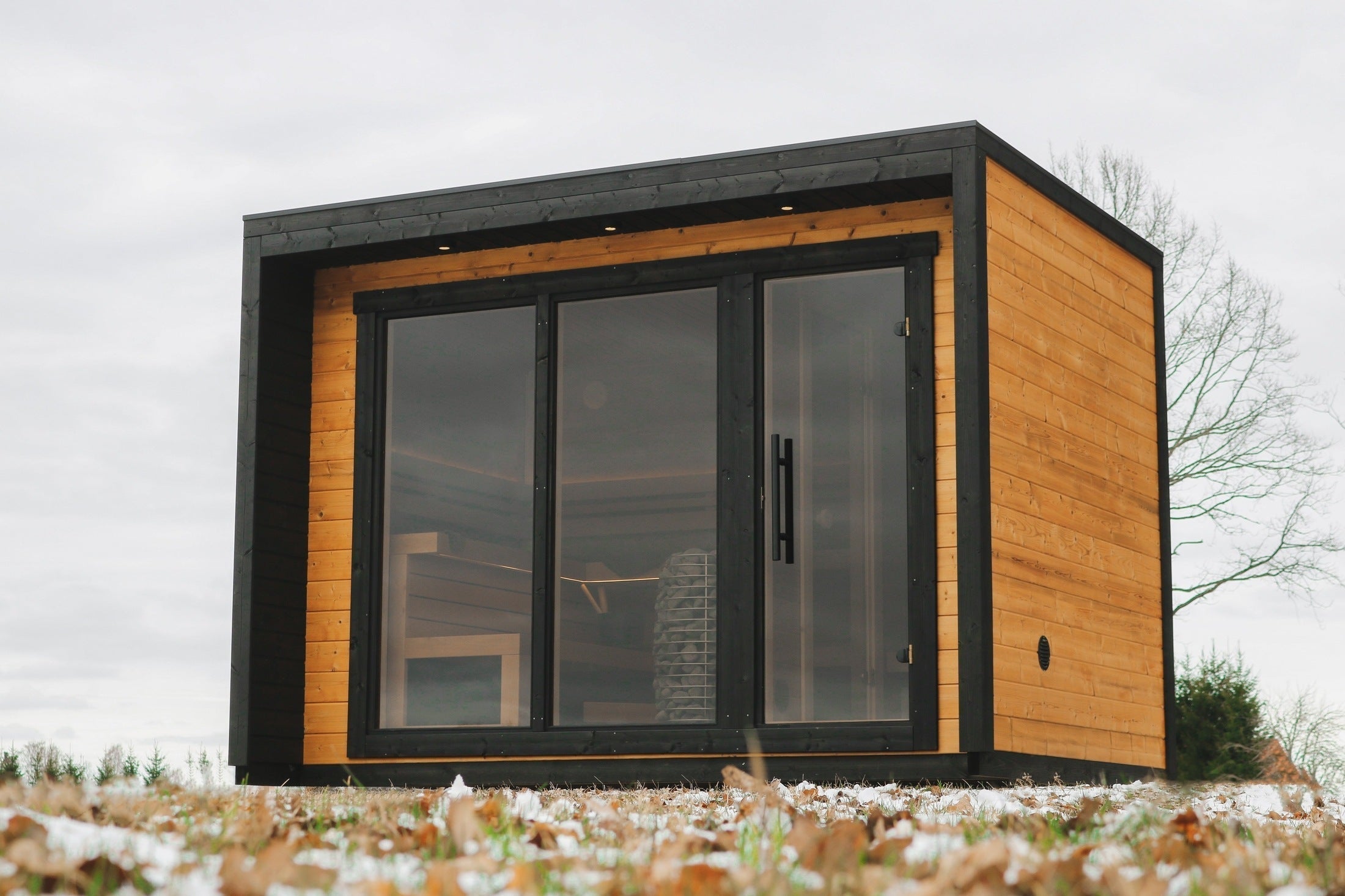 Leil Patio M 5 Person Outdoor Sauna with Changing Room