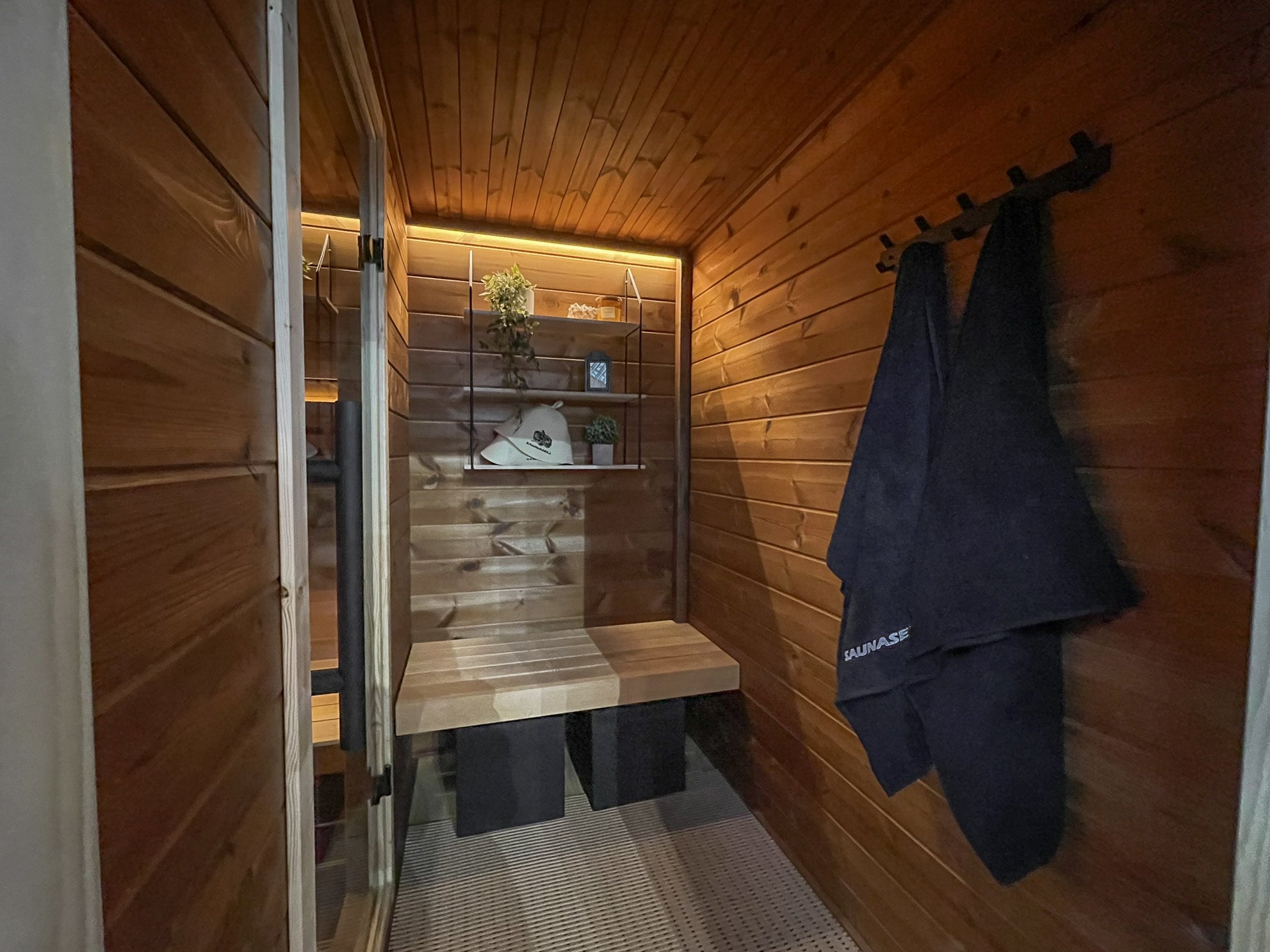 Leil Patio M 5 Person Outdoor Sauna with Changing Room