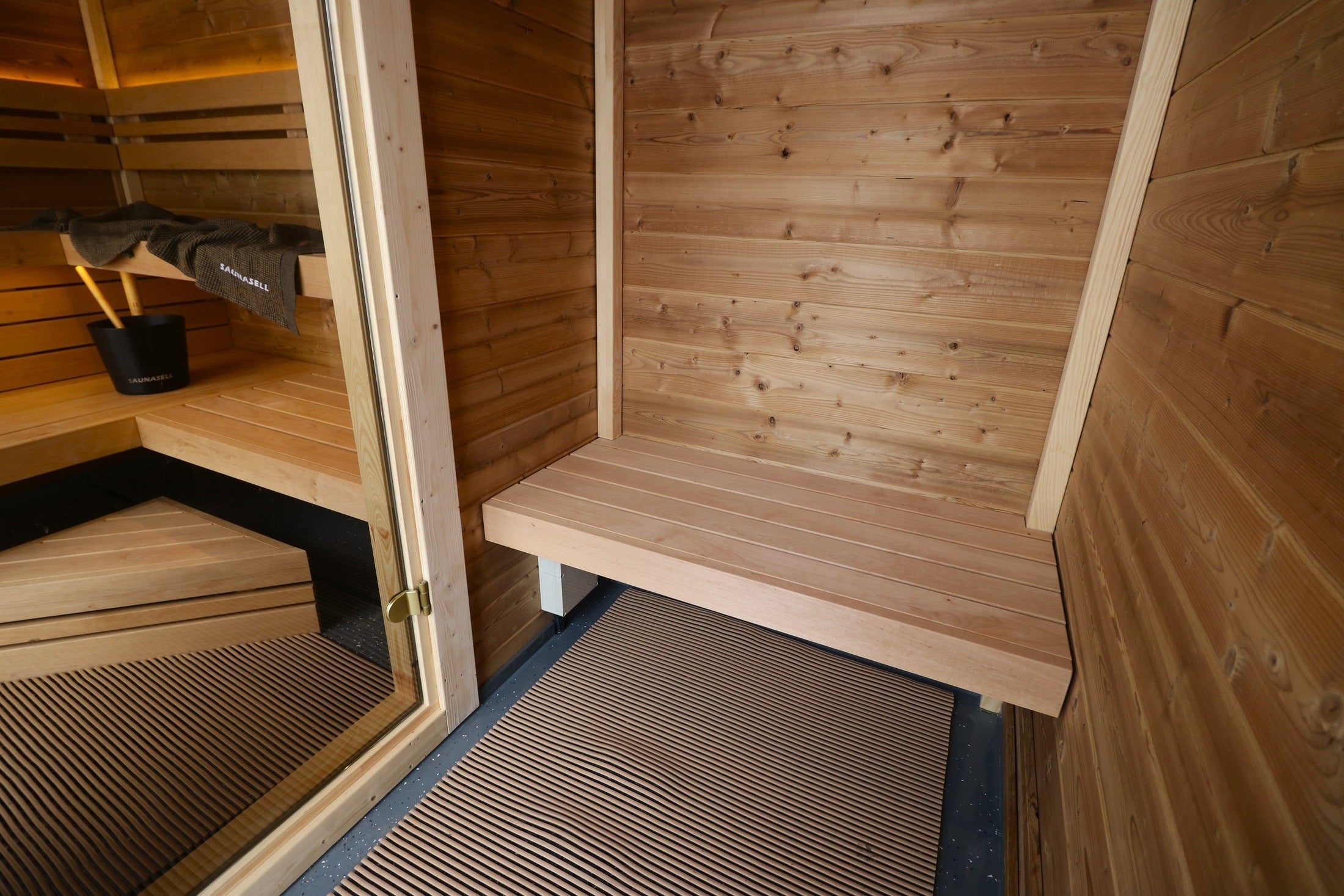 Leil Patio M 5 Person Outdoor Sauna with Changing Room