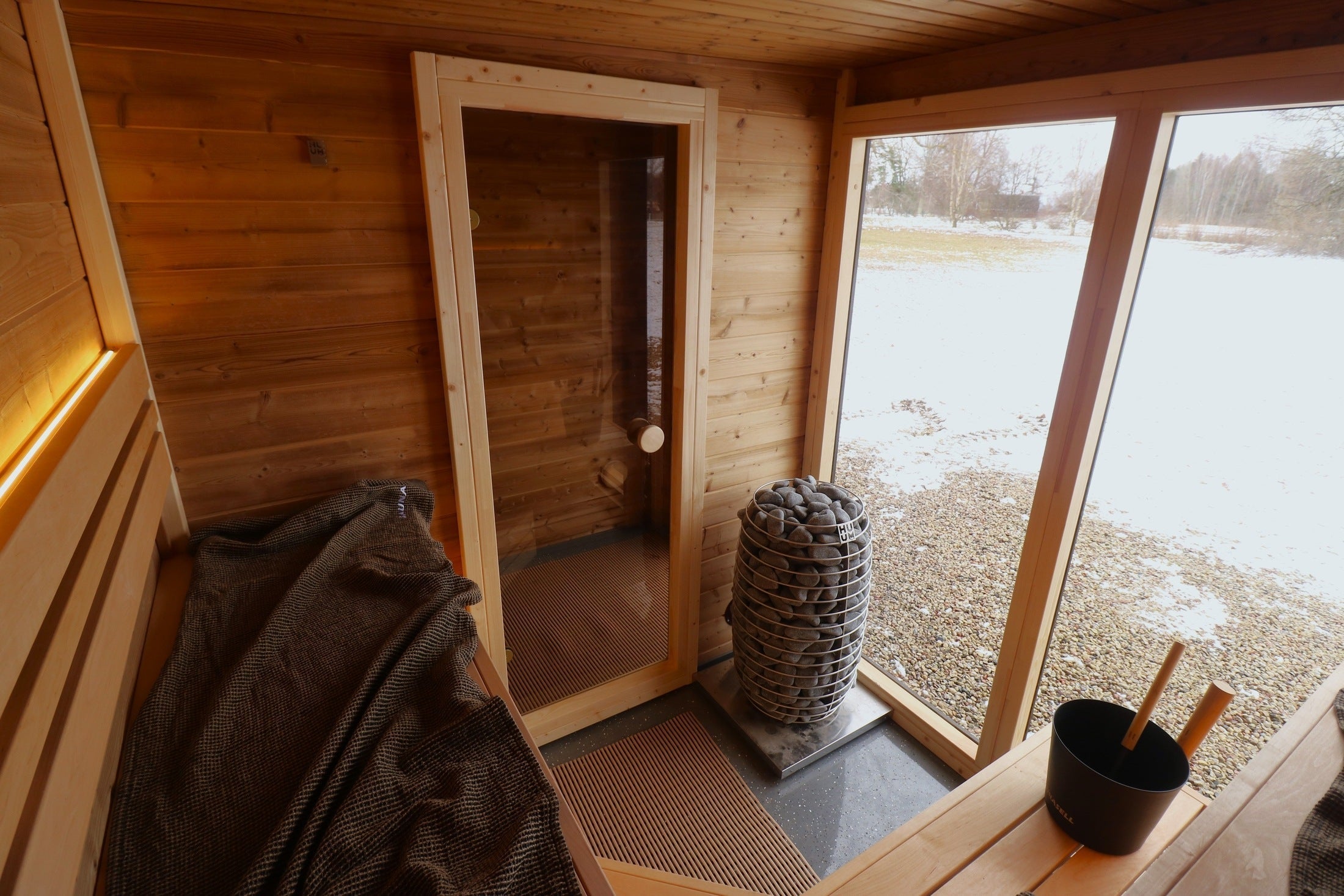 Leil Patio M 5 Person Outdoor Sauna with Changing Room