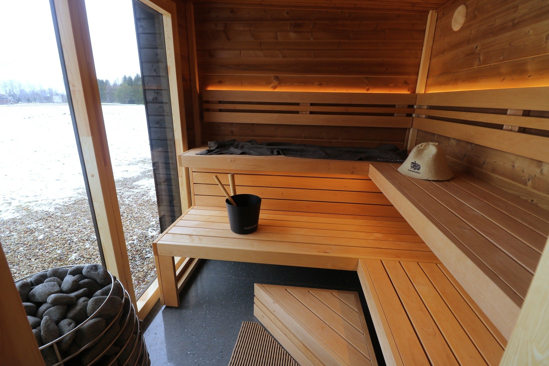 Leil Patio M 5 Person Outdoor Sauna with Changing Room